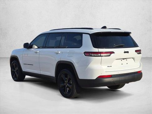 Used 2023 Jeep Grand Cherokee L Altitude AWD/4WD image 7