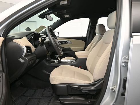 Used 2022 Chevrolet Traverse LS image 11