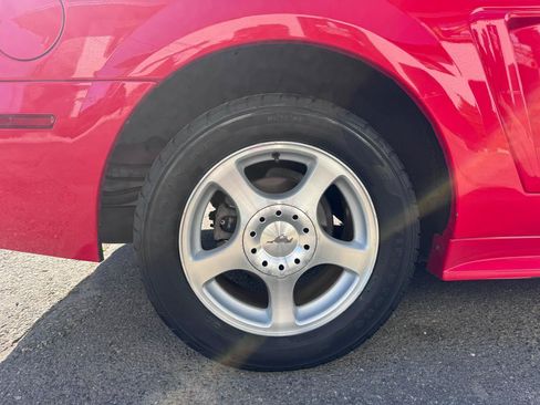Used 2004 Ford Mustang Convertible RWD image 14