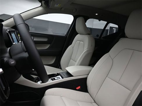 New 2026 Volvo XC40 B4 Plus w/ Protection Package Premier image 9