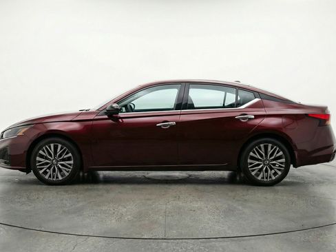 Used 2025 Nissan Altima 2.5 SV image 5