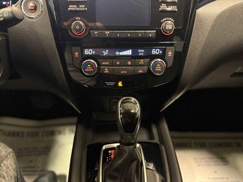 Used 2018 Nissan Rogue Sport SV w/ SV All-Weather Package AWD/4WD image 37