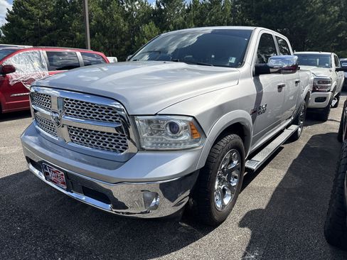 Used 2014 RAM 1500 Laramie w/ Convenience Group AWD/4WD image 5
