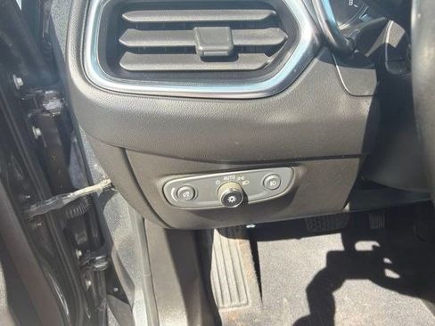 Used 2021 Chevrolet Equinox LT FWD image 19