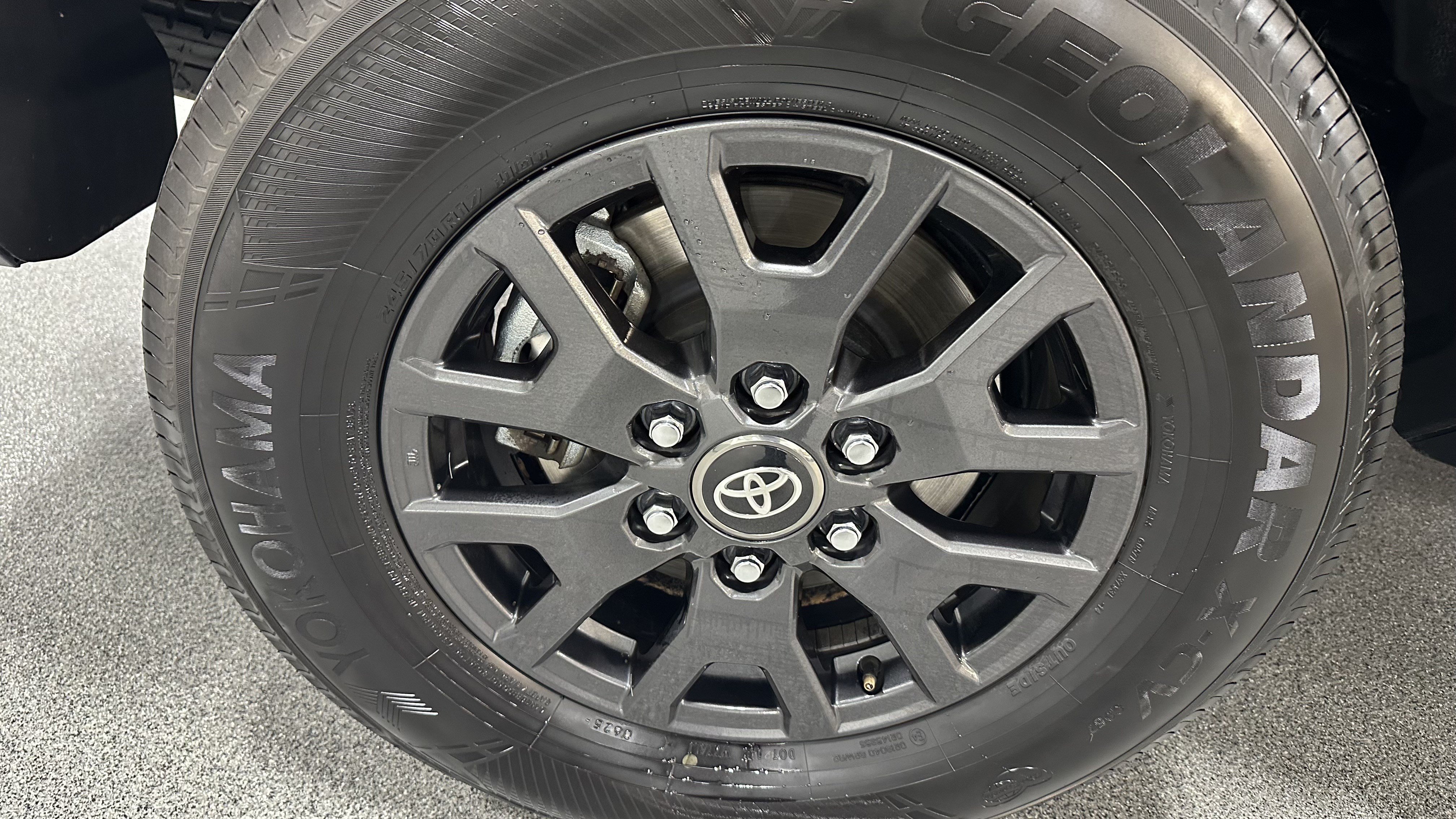 Used 2025 Toyota 4Runner SR5 AWD/4WD image 14