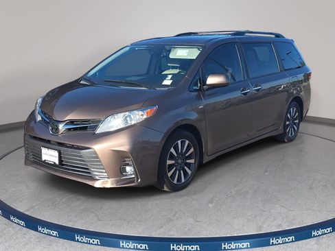 Used 2018 Toyota Sienna XLE w/ XLE Navigation Package AWD/4WD image 1