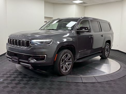 Used 2024 Jeep Wagoneer L Series II w/ Flexible Seating Group RWD image 3