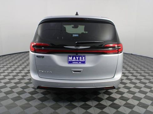 New 2026 Chrysler Pacifica Select image 27