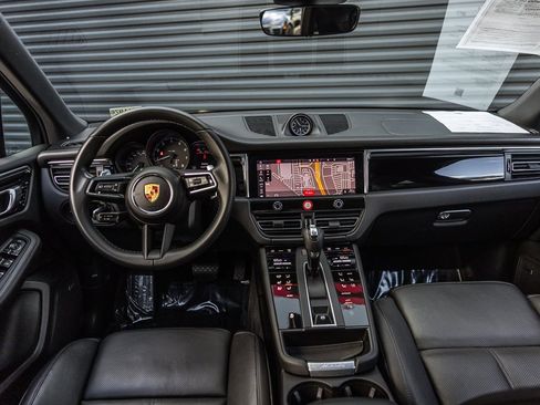 Certified 2022 Porsche Macan image 12