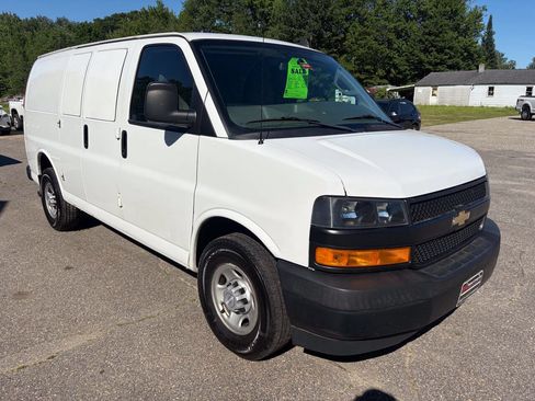 Used 2018 Chevrolet Express 2500 w/ Driver Convenience Package RWD image 10