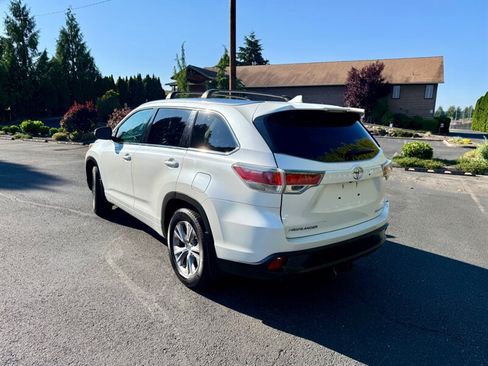Used 2015 Toyota Highlander XLE AWD/4WD image 6