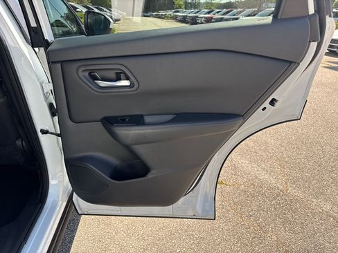Used 2025 Nissan Rogue SV FWD image 16