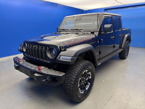 Used 2024 Jeep Gladiator Rubicon w/ Technology Group image 4