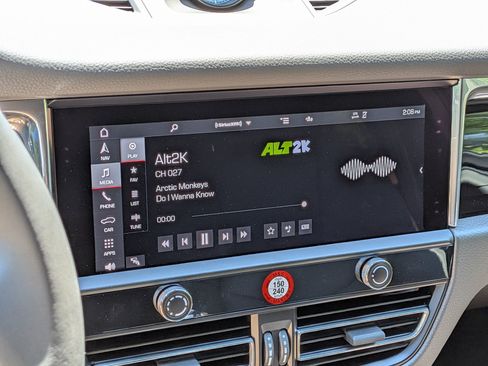 Certified 2025 Porsche Macan AWD/4WD image 15