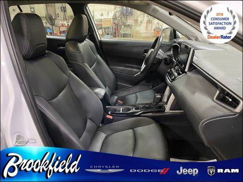 Used 2022 Toyota Corolla Cross XLE image 19