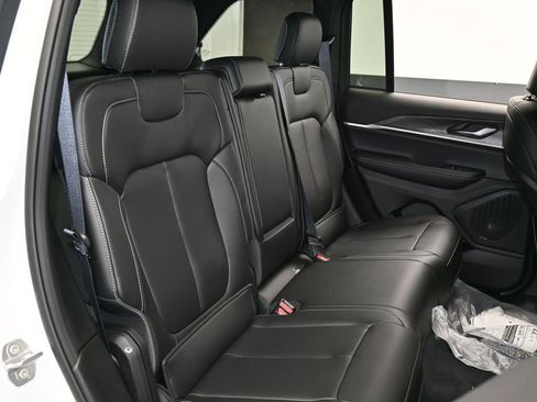 Used 2025 Jeep Grand Cherokee Limited image 43