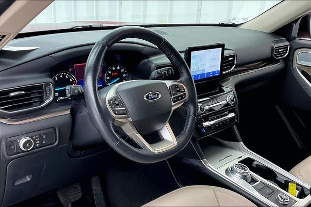 Used 2022 Ford Explorer Limited w/ Equipment Group 301A AWD/4WD image 16