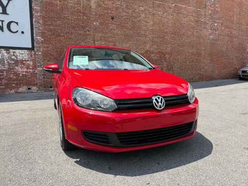 Used 2011 Volkswagen Golf 4-Door FWD image 2