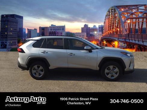 Used 2022 Toyota RAV4 LE image 2