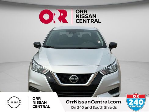 Used 2022 Nissan Versa S w/ Trunk Package FWD image 2