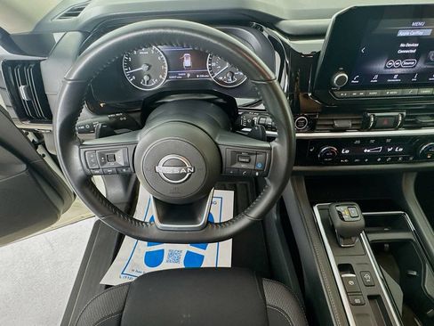 Used 2024 Nissan Pathfinder SV FWD image 14