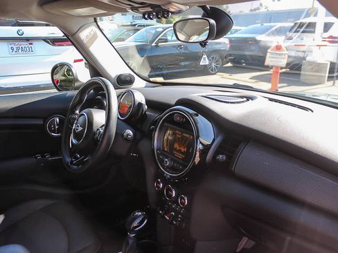 Used 2016 MINI Cooper 4-Door Hardtop FWD image 16