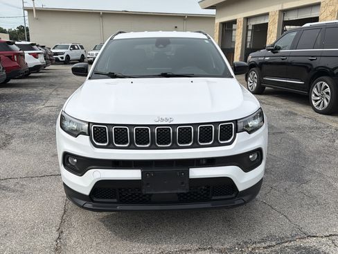 Used 2024 Jeep Compass Latitude AWD/4WD image 8