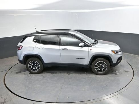 Used 2025 Jeep Compass Trailhawk AWD/4WD image 40