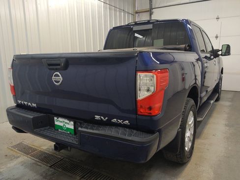 Used 2019 Nissan Titan SV w/ SV Convenience Package AWD/4WD image 9