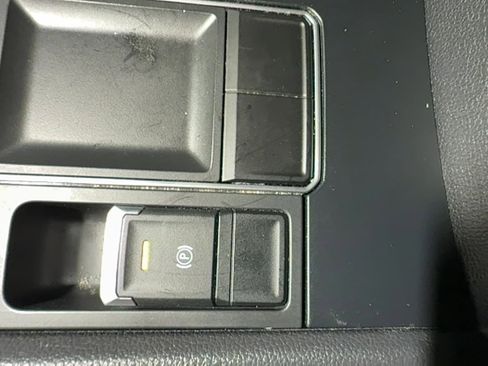 Used 2018 Volkswagen Atlas S image 40