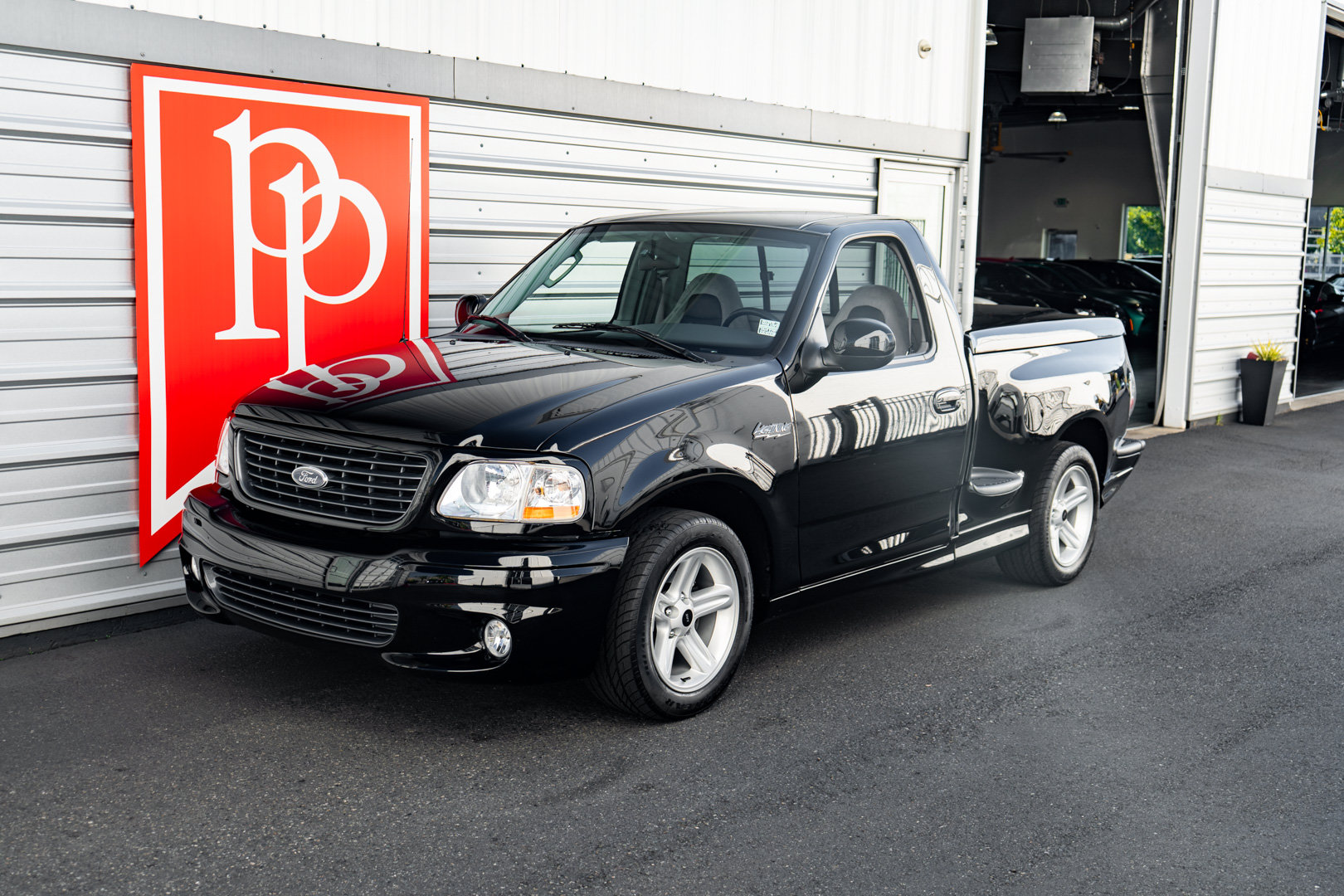 Used 2004 Ford F150 Lightning RWD image 29