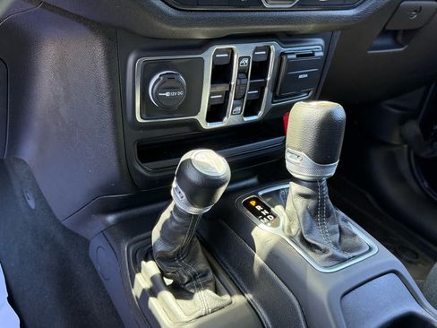 Used 2024 Jeep Wrangler Unlimited Sport AWD/4WD image 23