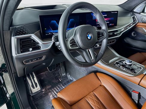 Used 2025 BMW X7 M60i image 9