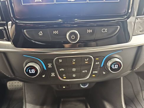 Certified 2023 Chevrolet Traverse LT FWD image 30