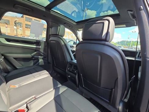 Used 2024 Porsche Cayenne AWD/4WD image 19