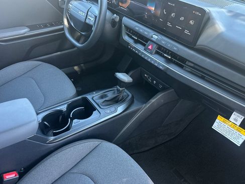 Certified 2025 Kia K4 FWD image 12
