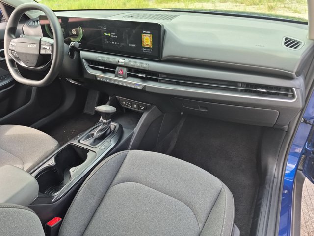 Used 2025 Kia K4 FWD image 32