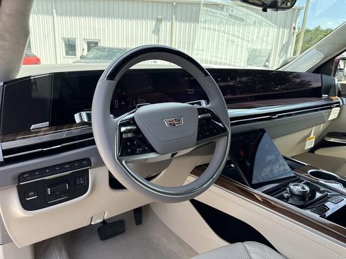 New 2026 Cadillac Escalade ESV Platinum Sport w/ LPO, Floor Liner Package AWD/4WD image 35