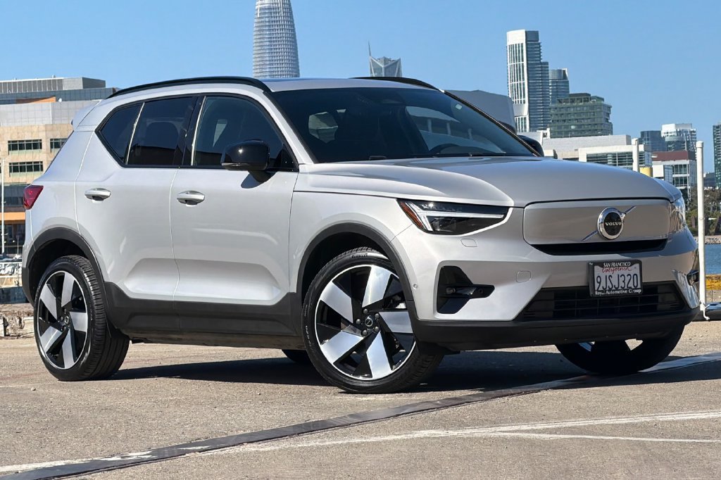 Certified 2023 Volvo XC40 Recharge Ultimate w/ Protection Package Premier AWD/4WD image 1
