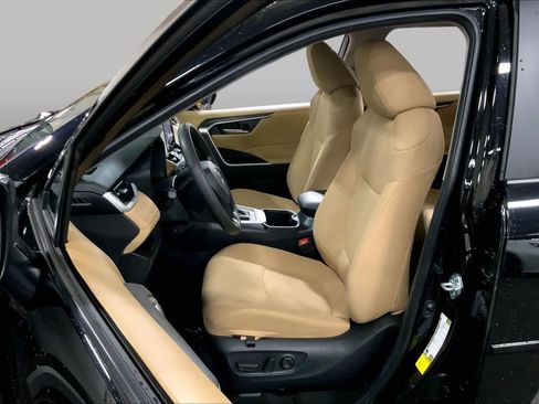 Certified 2025 Toyota RAV4 XLE AWD/4WD image 8