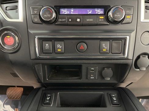 Used 2018 Nissan Titan SL w/ Midnight Edition RWD image 23