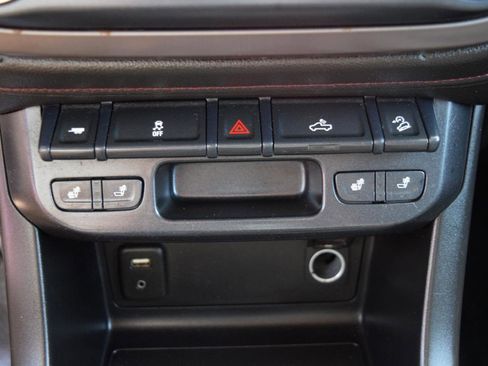 Used 2017 GMC Canyon SLE w/ All Terrain Package AWD/4WD image 18