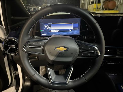 New 2026 Chevrolet Equinox EV LT image 16