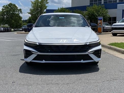 New 2025 Hyundai Elantra SEL image 2