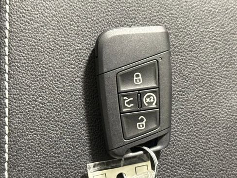 New 2026 Volkswagen Taos SE AWD/4WD image 32