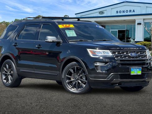 Used 2018 Ford Explorer XLT w/ Equipment Group 202A AWD/4WD image 2