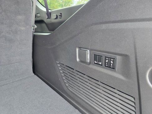 Used 2021 Chevrolet Suburban High Country image 13