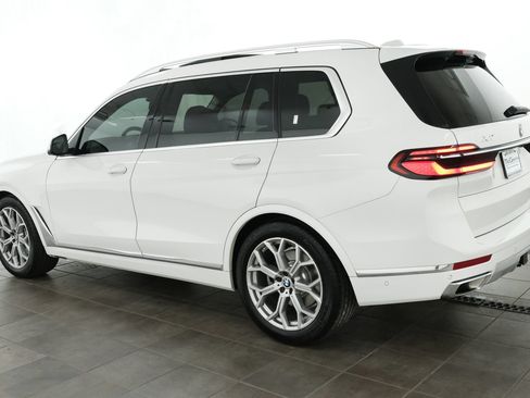 Used 2024 BMW X7 xDrive40i w/ Premium Package AWD/4WD image 3