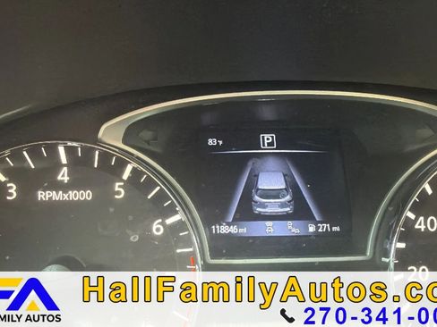 Used 2018 Nissan Pathfinder Platinum w/ Cargo Package FWD image 34