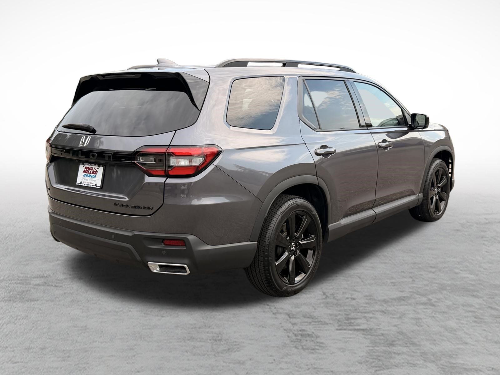 Used 2025 Honda Pilot Black Edition image 7